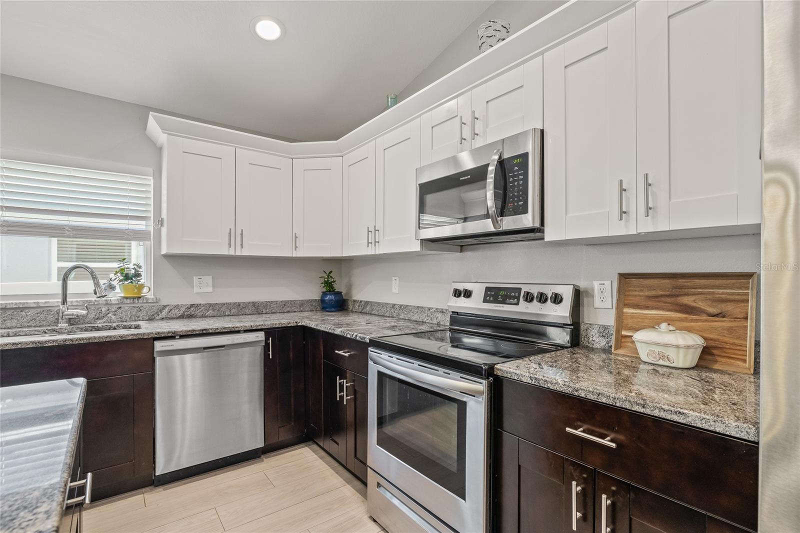Listing photo id 7 for 6741 51st Way N