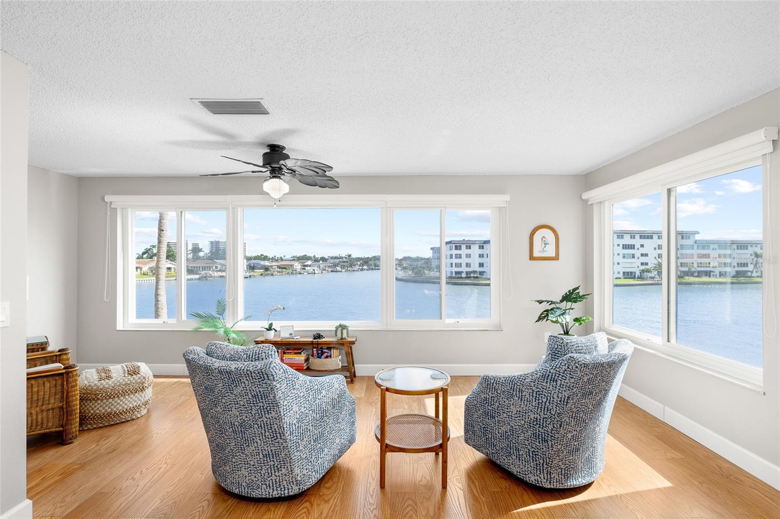 Image 11 of 39 For 6075 Shore Boulevard S 215