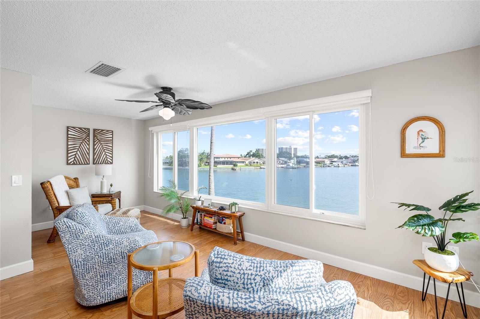 Image 12 of 39 For 6075 Shore Boulevard S 215
