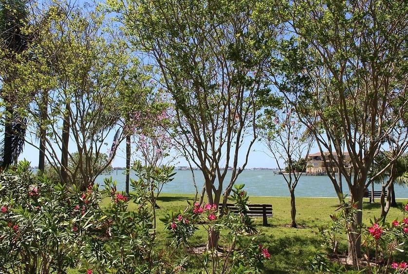 Image 25 of 39 For 6075 Shore Boulevard S 215