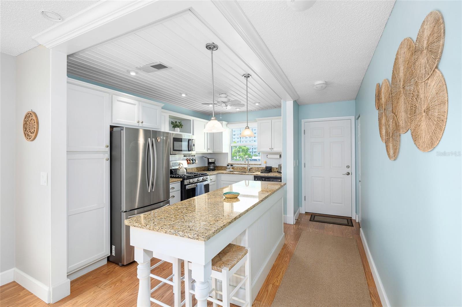Image 4 of 39 For 6075 Shore Boulevard S 215