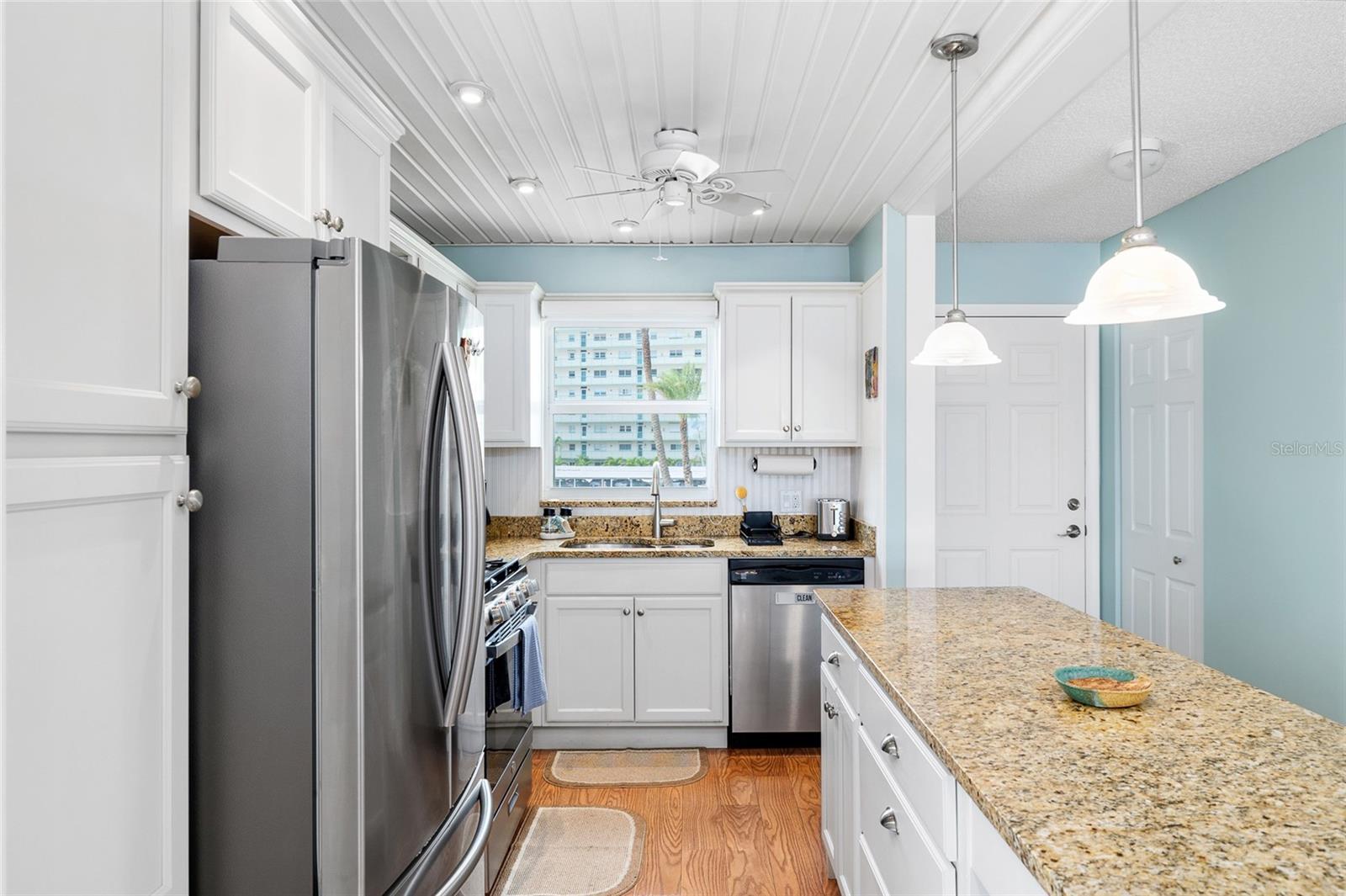 Image 5 of 39 For 6075 Shore Boulevard S 215