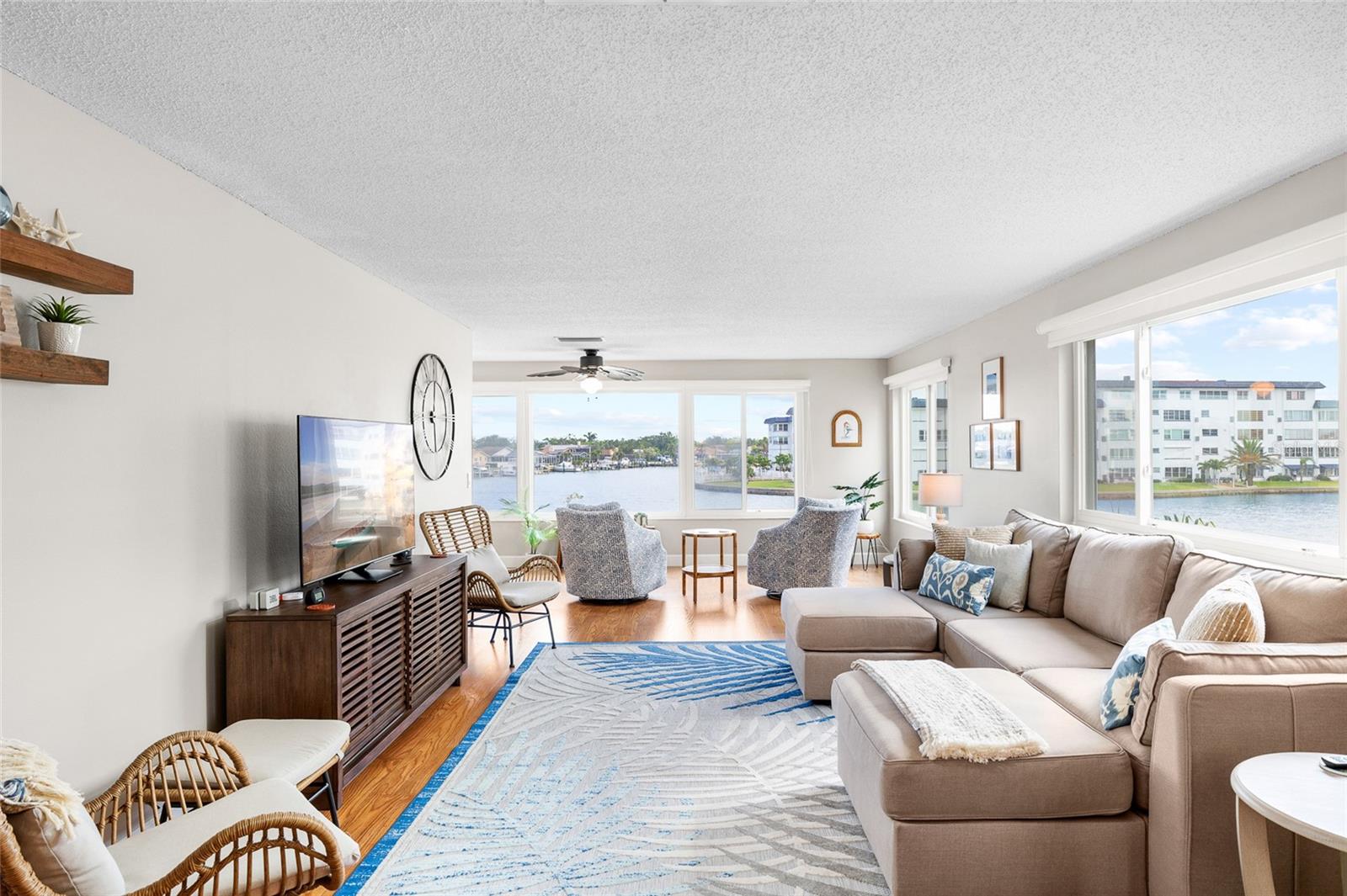 Image 9 of 39 For 6075 Shore Boulevard S 215