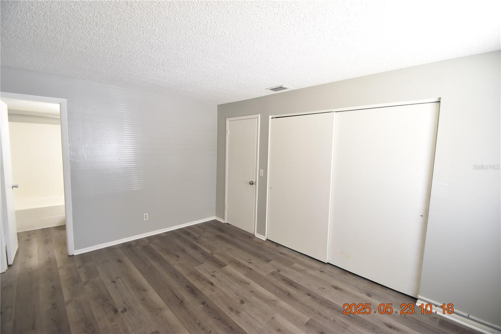 Image 20 of 33 For 228 Thorn Tree Place 228