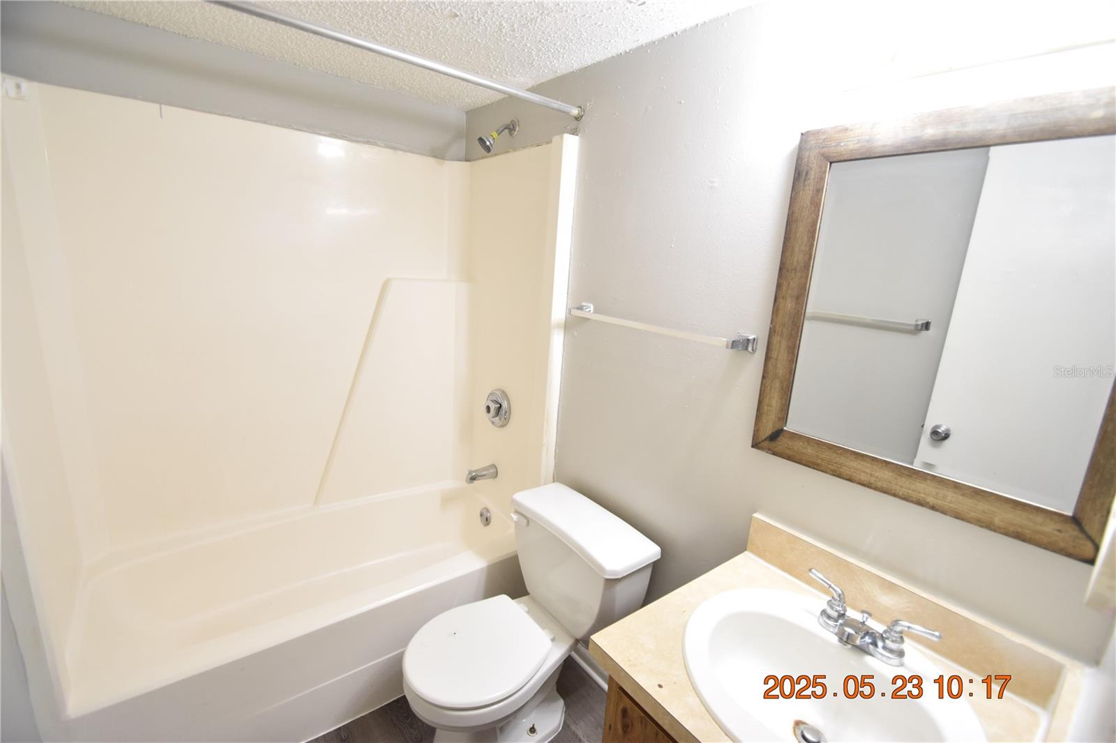 Image 22 of 33 For 228 Thorn Tree Place 228