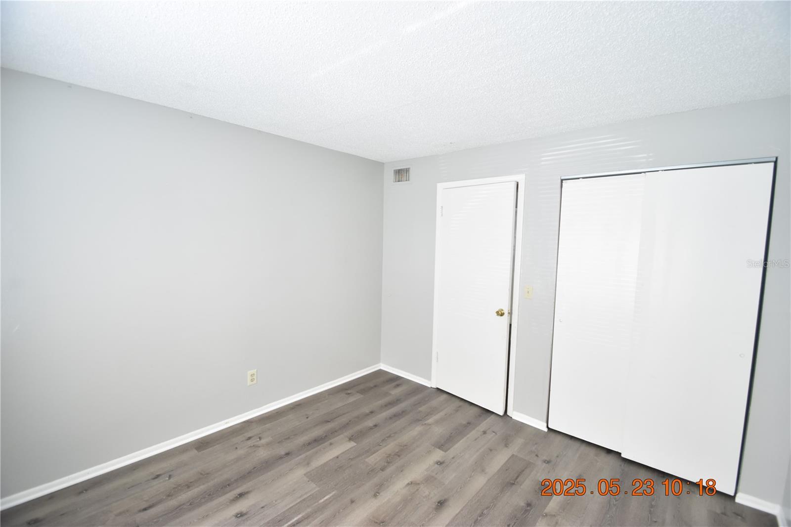 Image 25 of 33 For 228 Thorn Tree Place 228