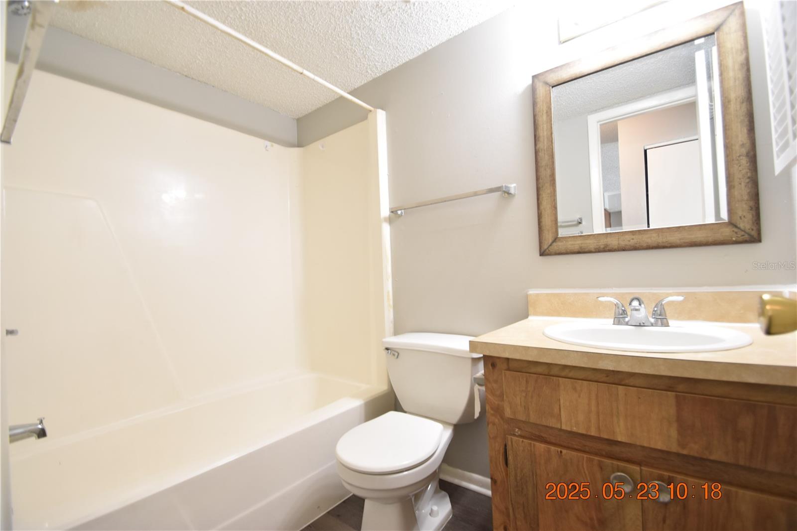 Image 27 of 33 For 228 Thorn Tree Place 228