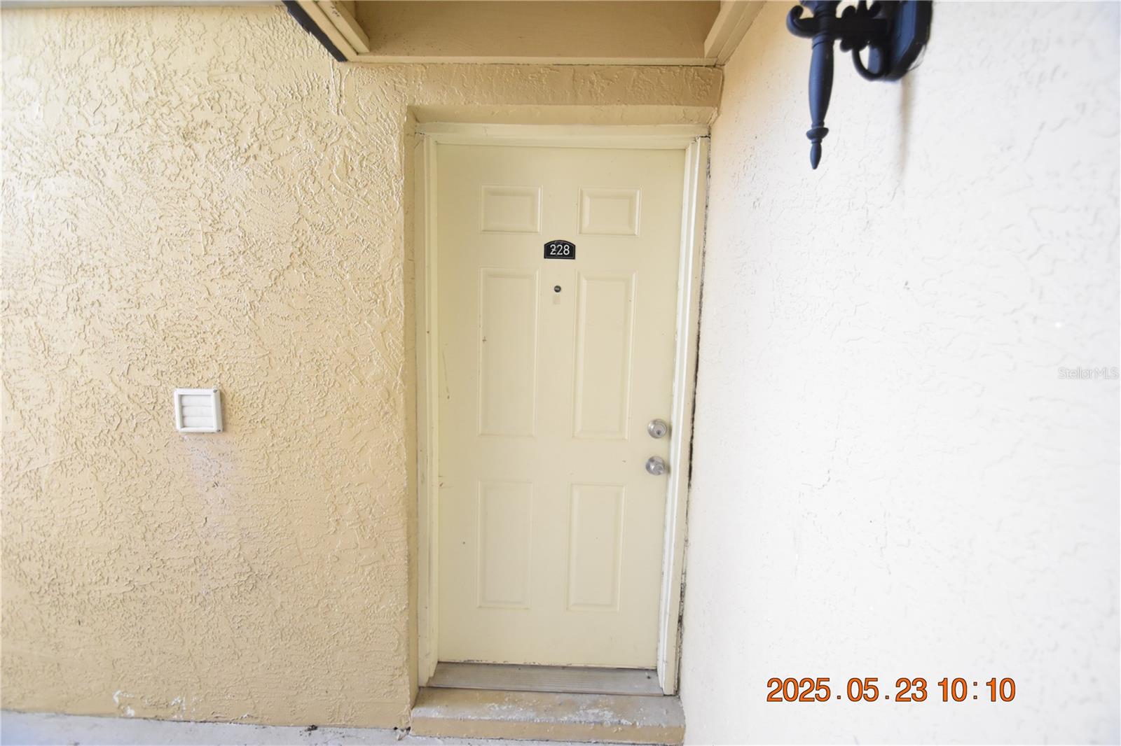 Image 4 of 33 For 228 Thorn Tree Place 228