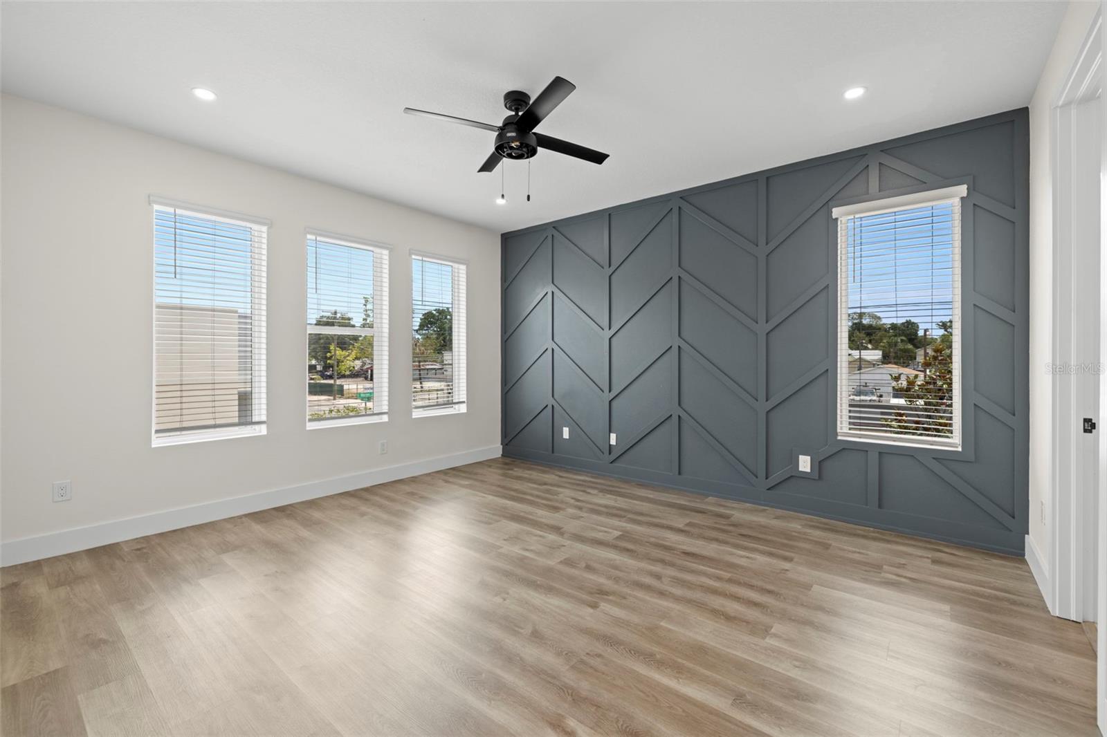 Image 13 of 29 For 121 Warren Avenue 4