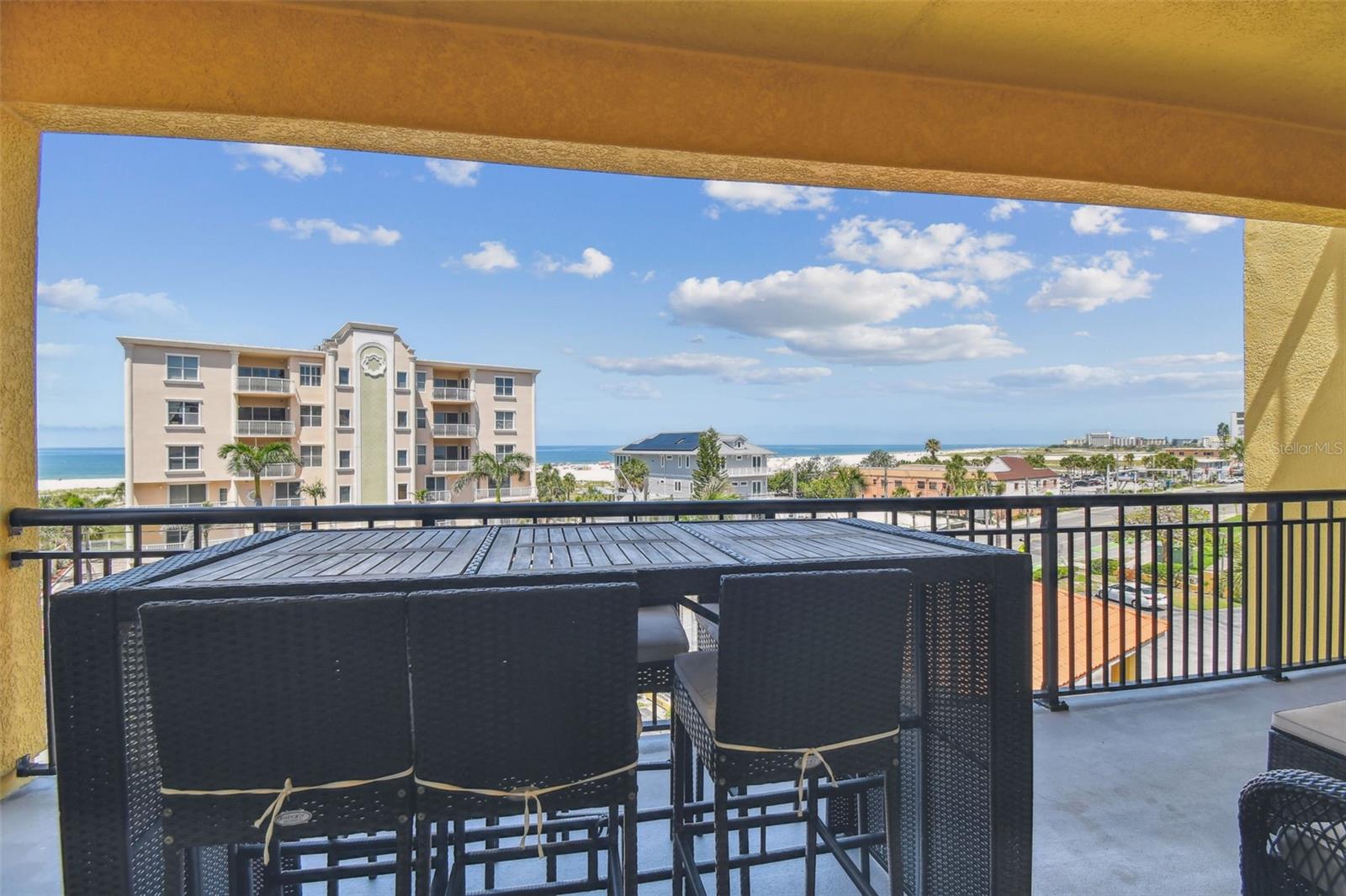 Image 33 of 47 For 10315 Gulf Boulevard 302