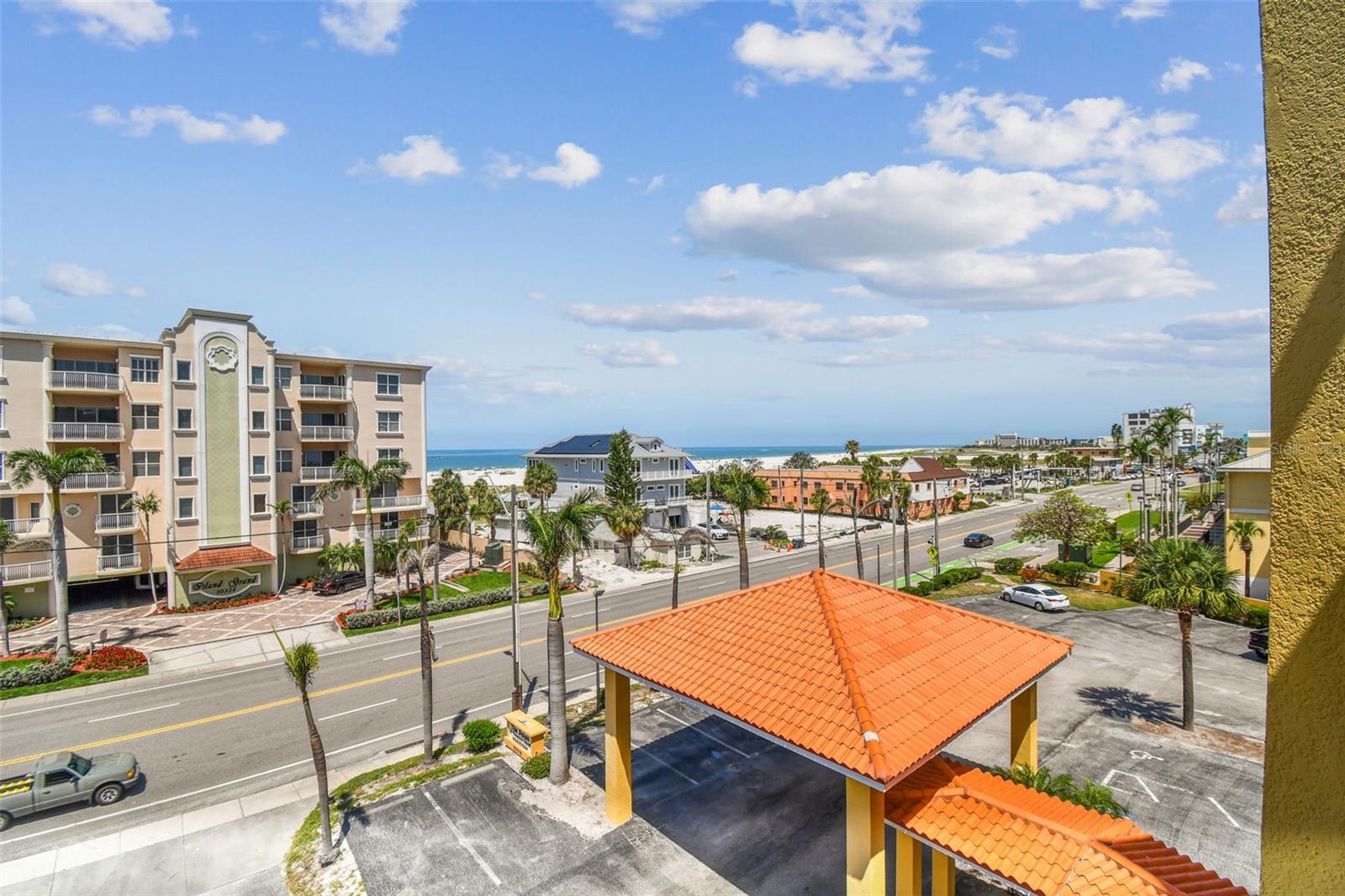 Image 35 of 47 For 10315 Gulf Boulevard 302
