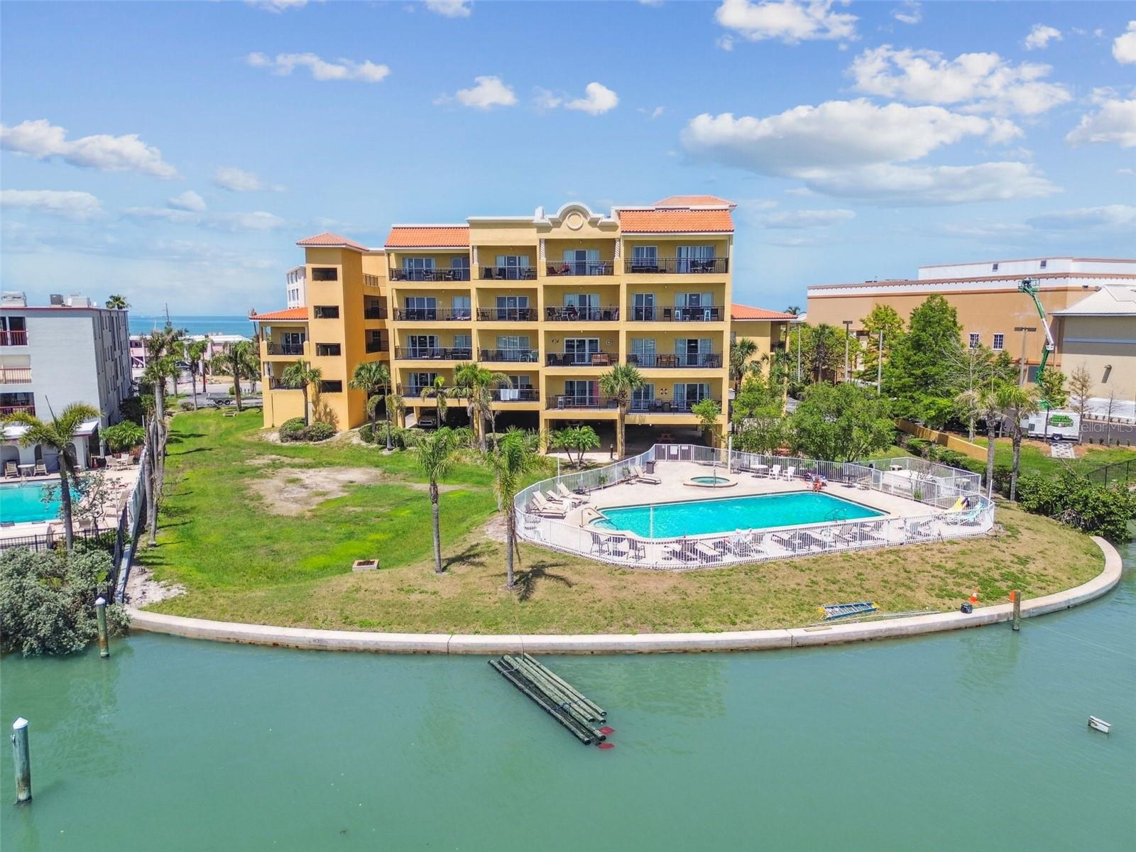 Image 37 of 47 For 10315 Gulf Boulevard 302