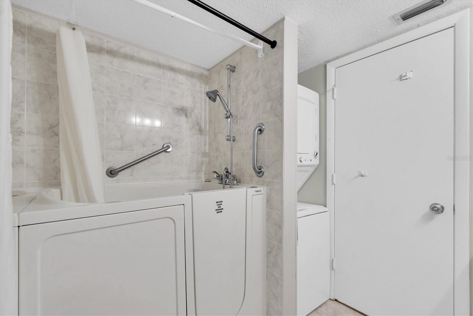 Image 17 of 27 For 6400 46th Avenue N 203