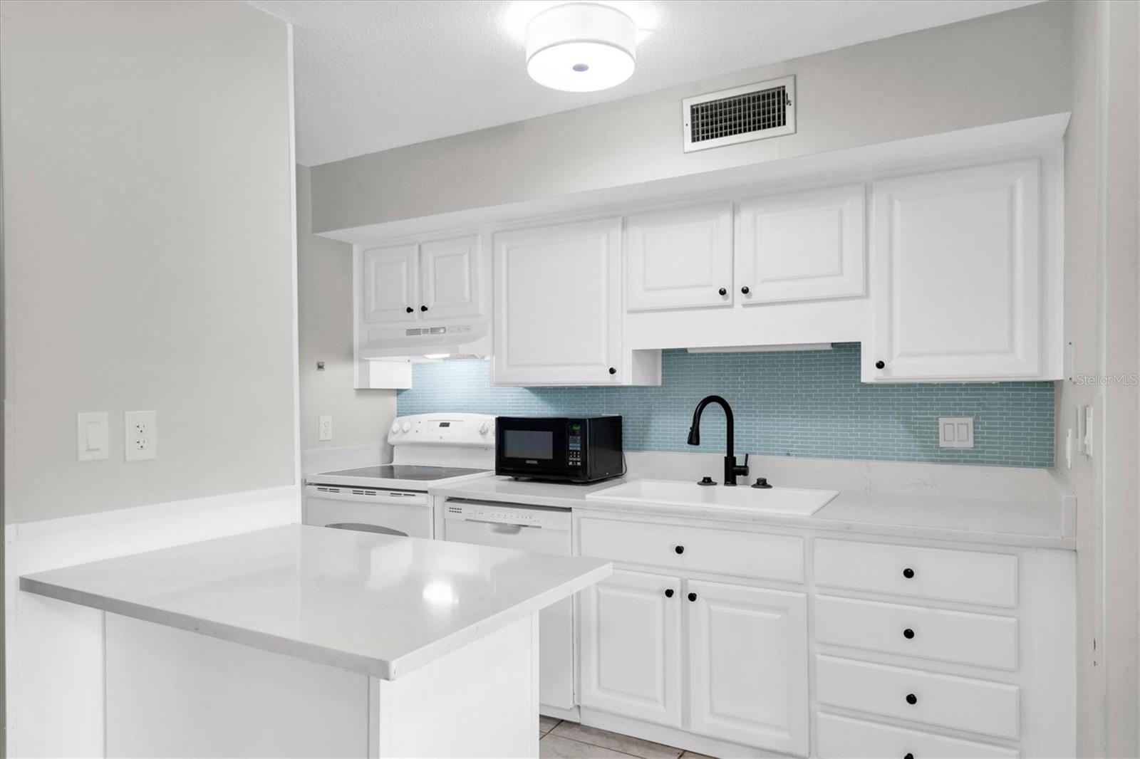Image 7 of 27 For 6400 46th Avenue N 203