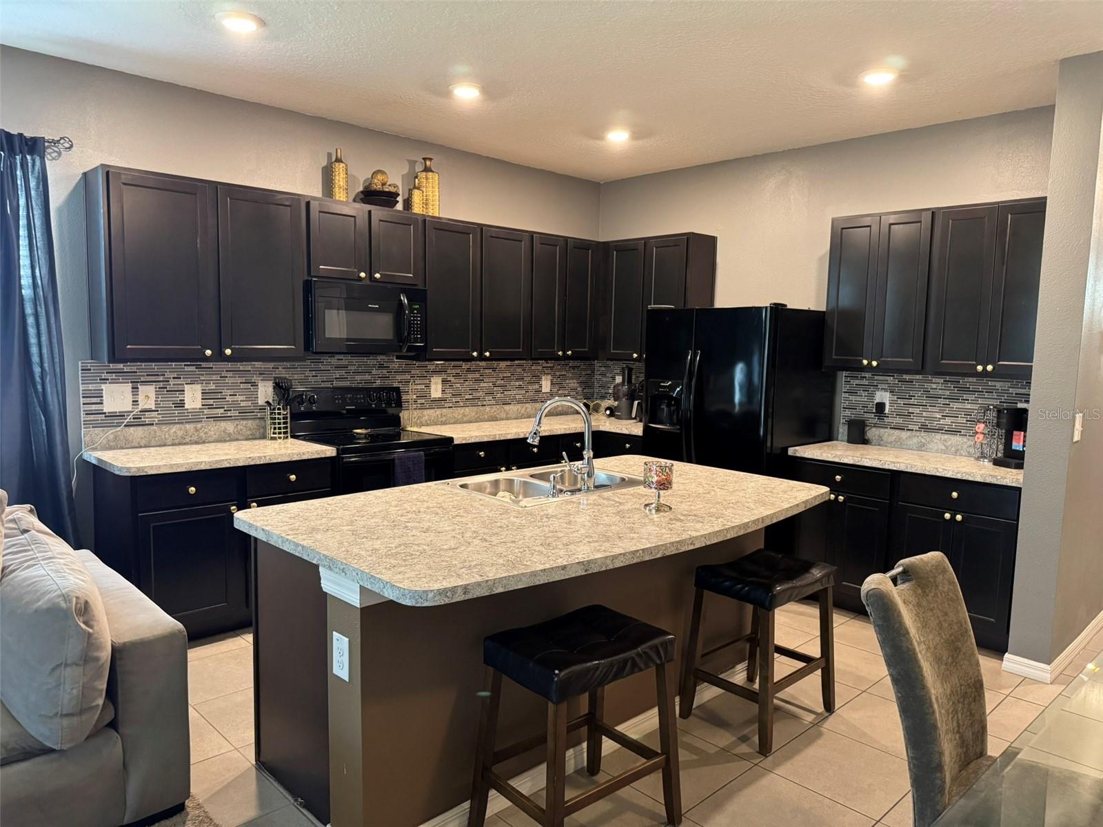 Listing photo id 9 for 821 Lucent Sands Court
