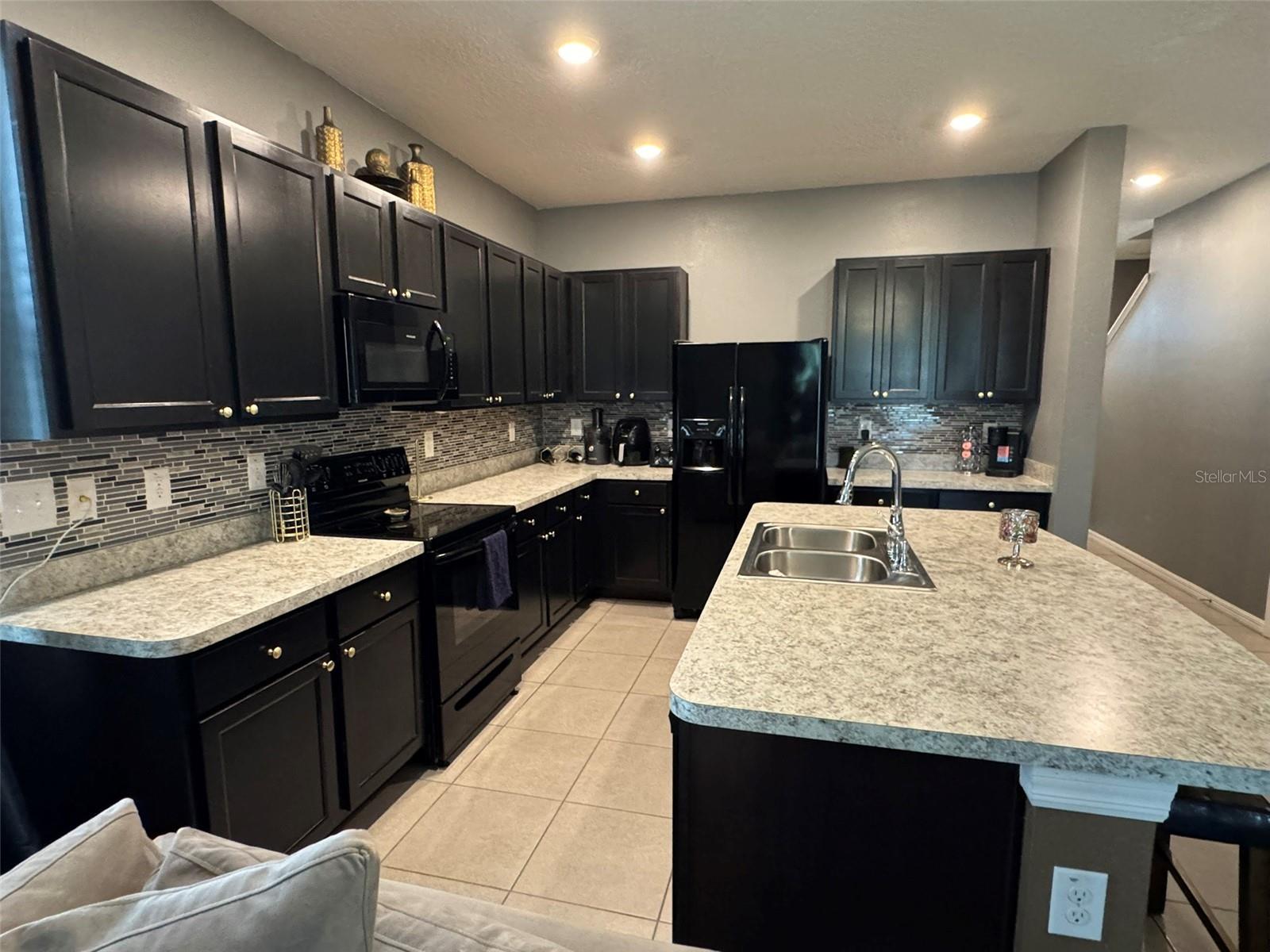 Listing photo id 10 for 821 Lucent Sands Court