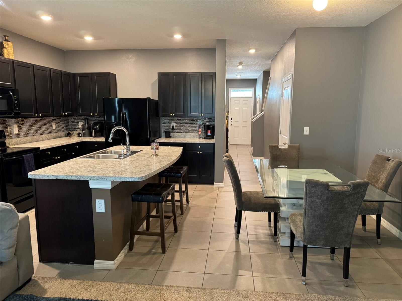 Listing photo id 11 for 821 Lucent Sands Court