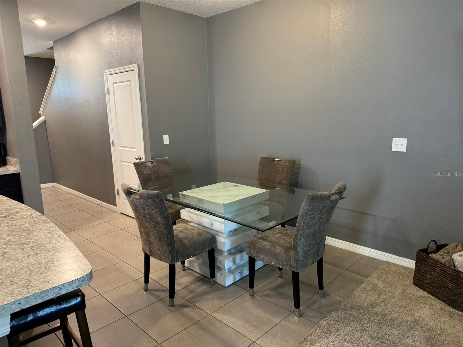 Listing photo id 12 for 821 Lucent Sands Court