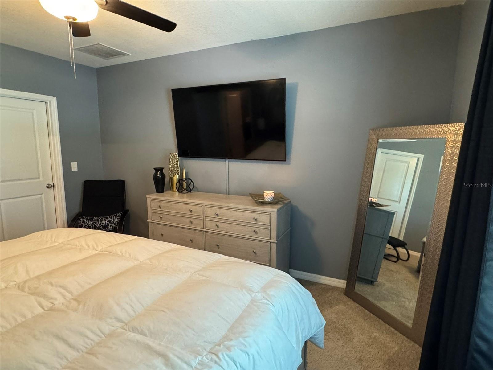 Listing photo id 17 for 821 Lucent Sands Court