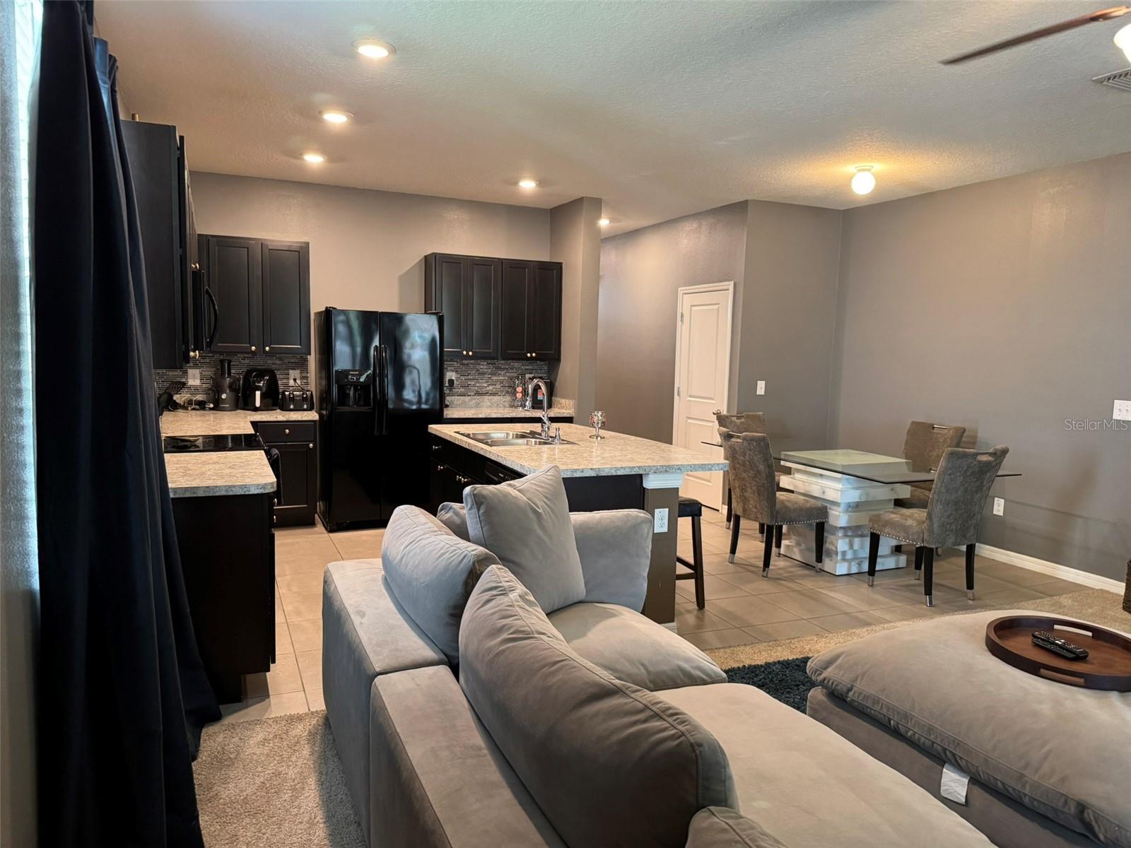 Listing photo id 3 for 821 Lucent Sands Court