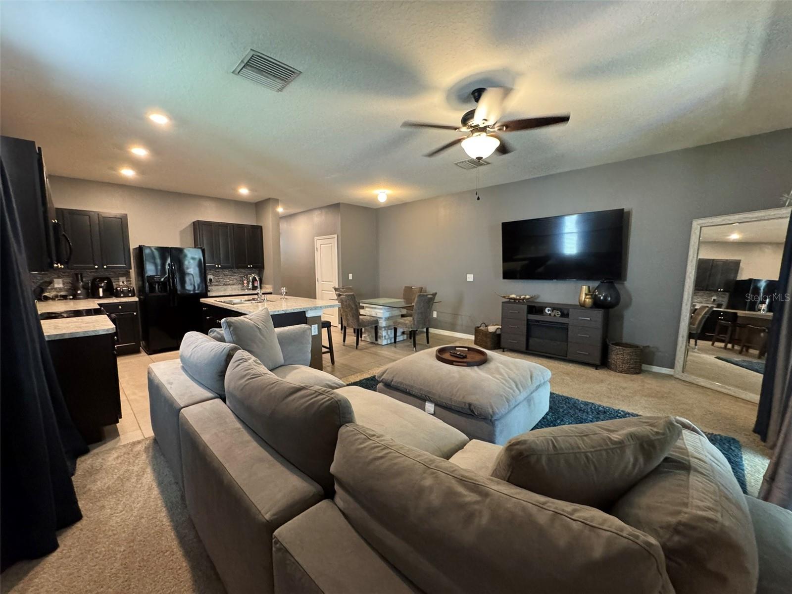 Listing photo id 4 for 821 Lucent Sands Court