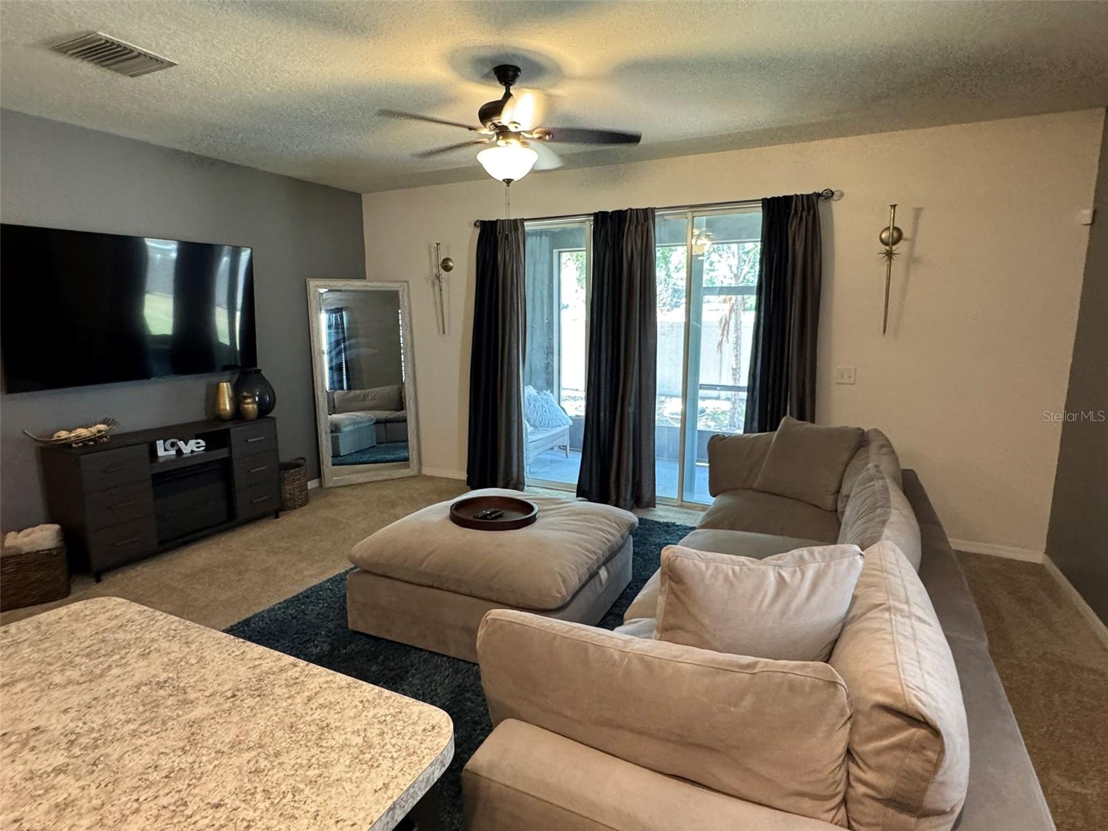 Listing photo id 5 for 821 Lucent Sands Court