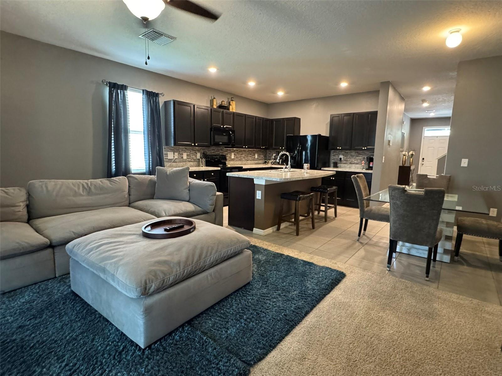Listing photo id 7 for 821 Lucent Sands Court