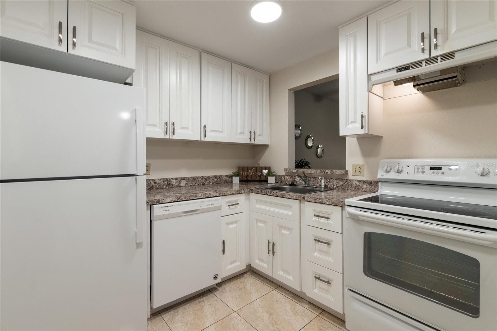 Image 11 of 35 For 11485 Oakhurst Road 200-101