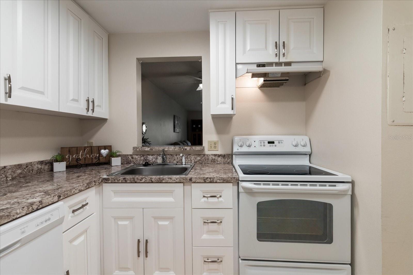Image 12 of 35 For 11485 Oakhurst Road 200-101