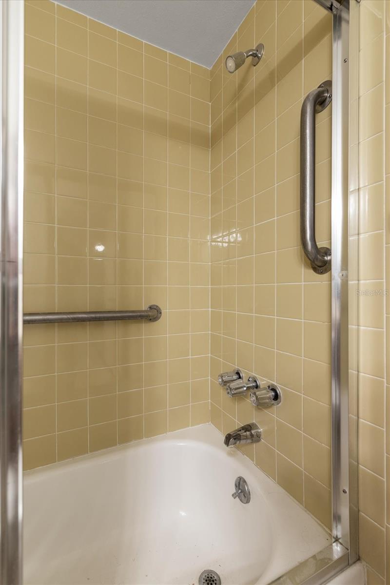 Image 21 of 35 For 11485 Oakhurst Road 200-101