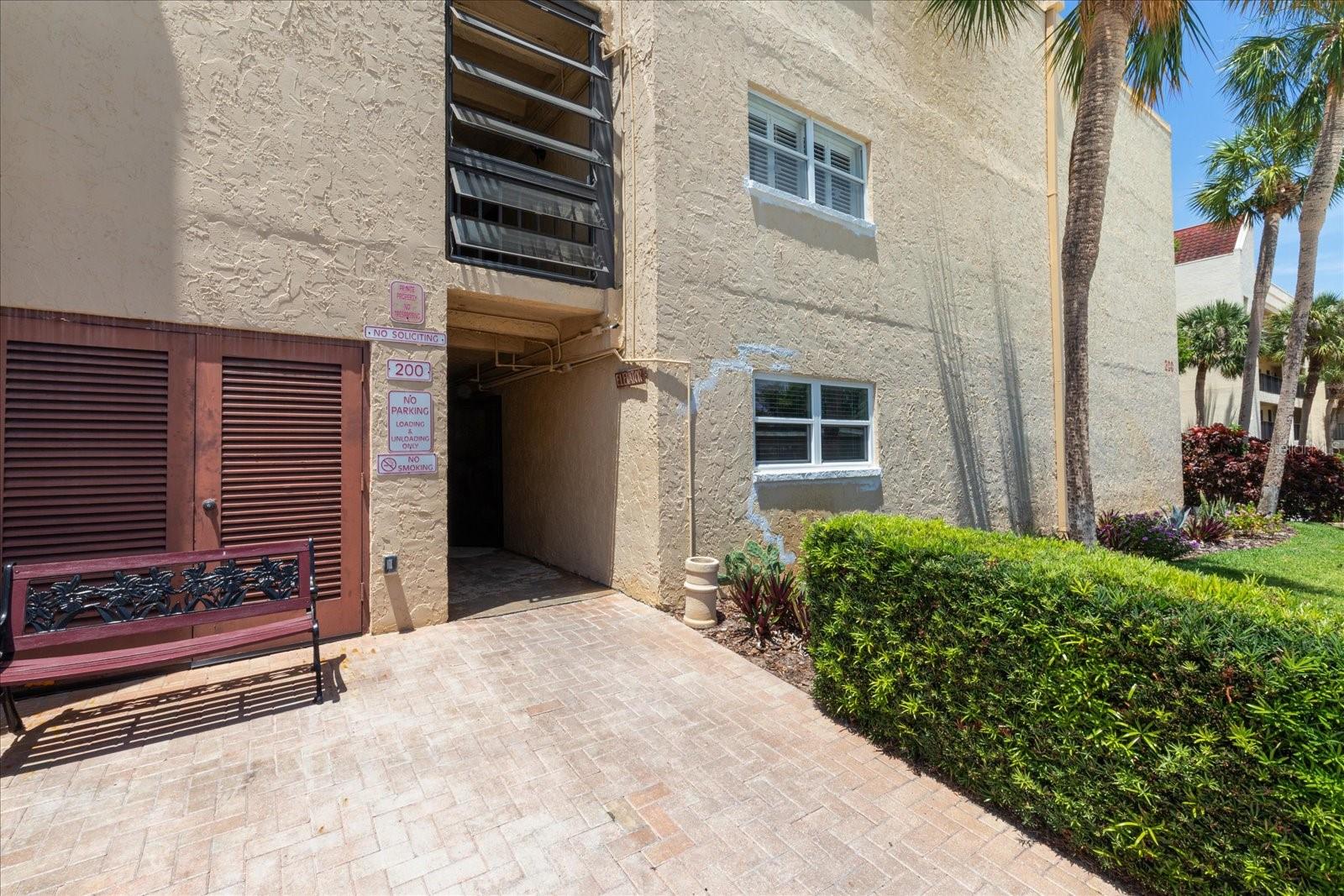 Image 23 of 35 For 11485 Oakhurst Road 200-101