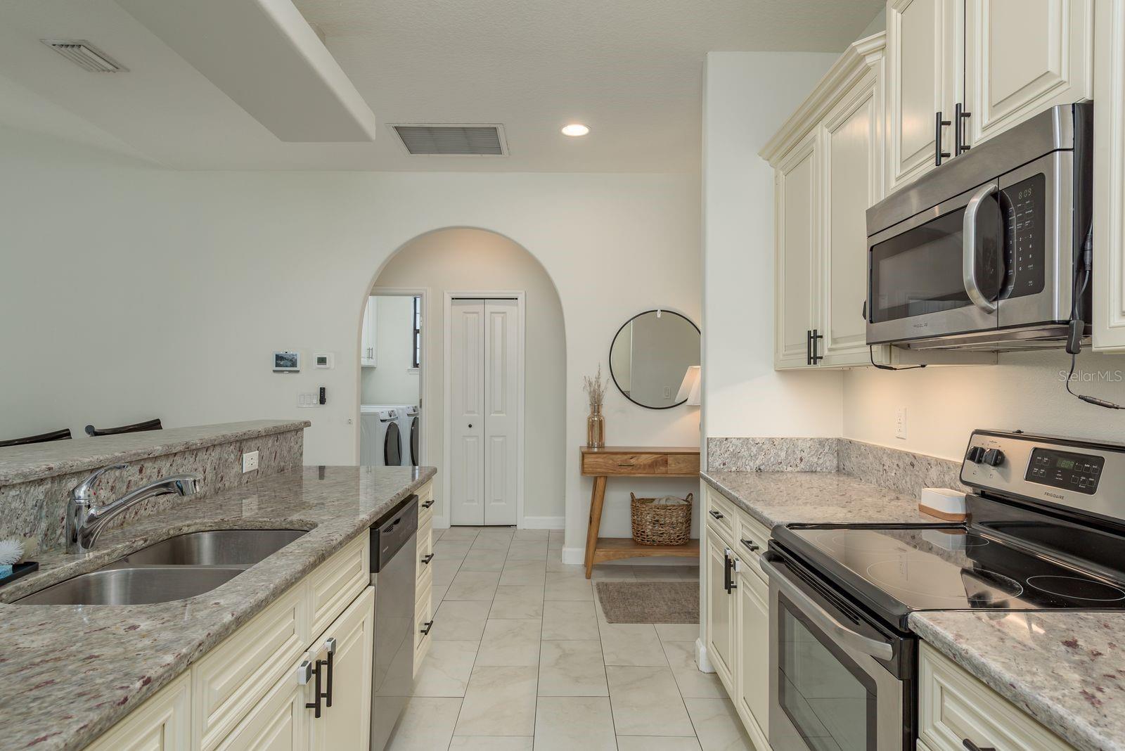 Listing photo id 9 for 8523 Newport Avenue