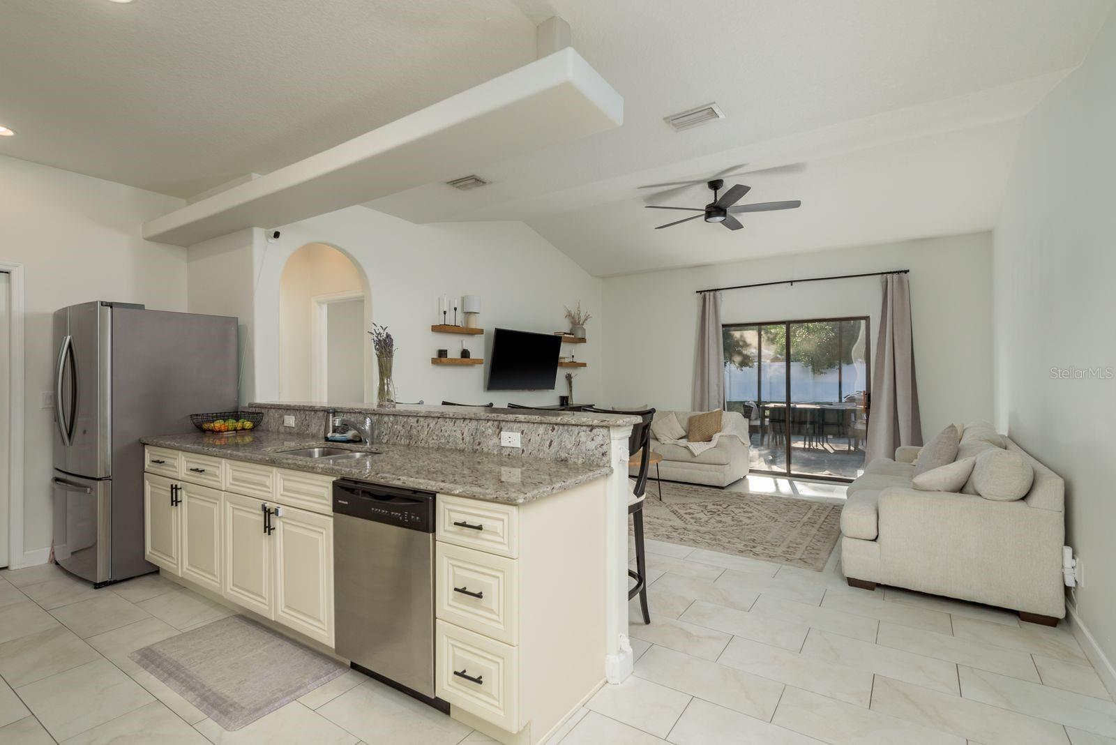 Listing photo id 10 for 8523 Newport Avenue