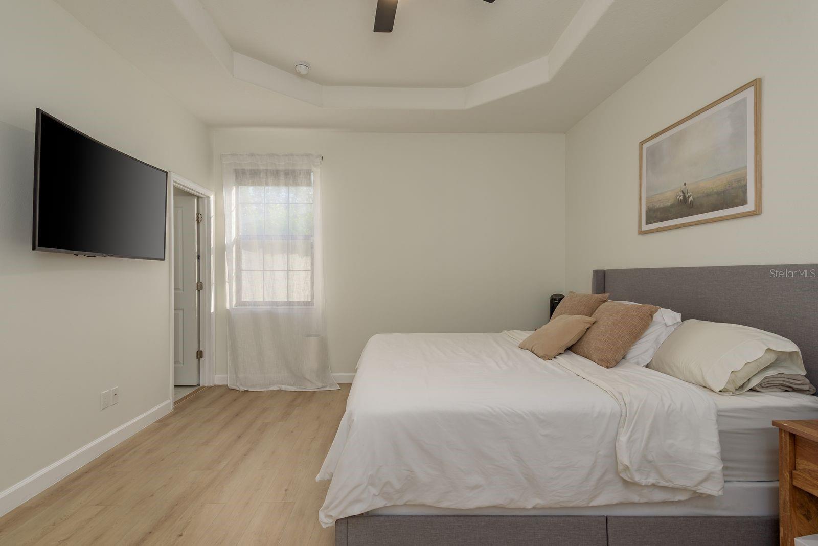 Listing photo id 16 for 8523 Newport Avenue