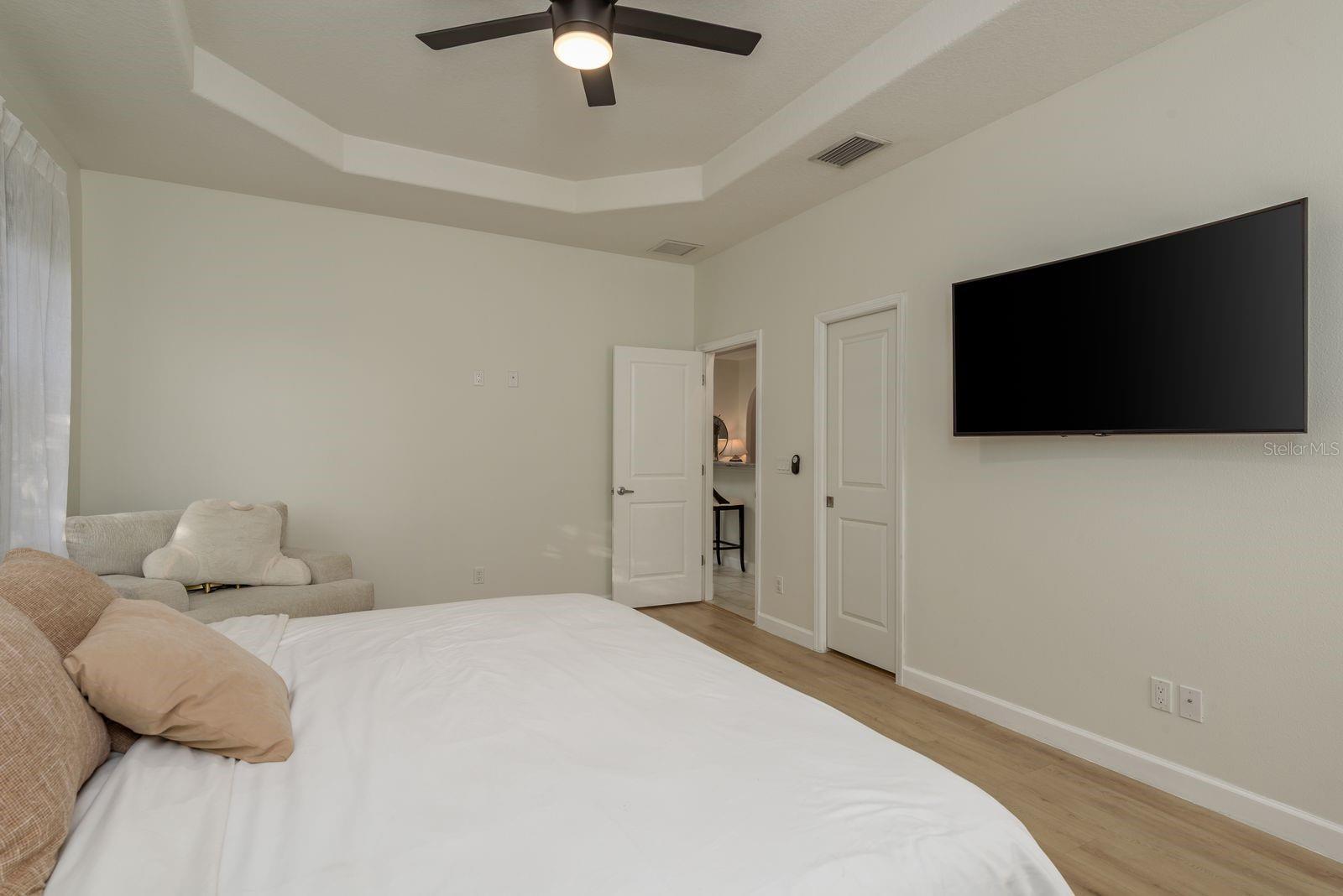 Listing photo id 17 for 8523 Newport Avenue
