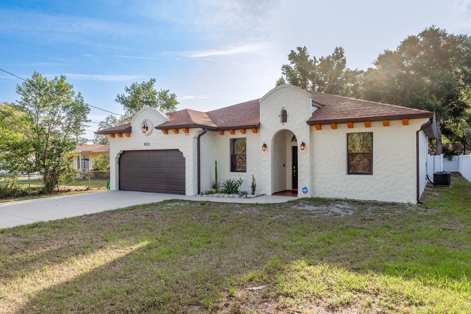Listing photo id 0 for 8523 Newport Avenue