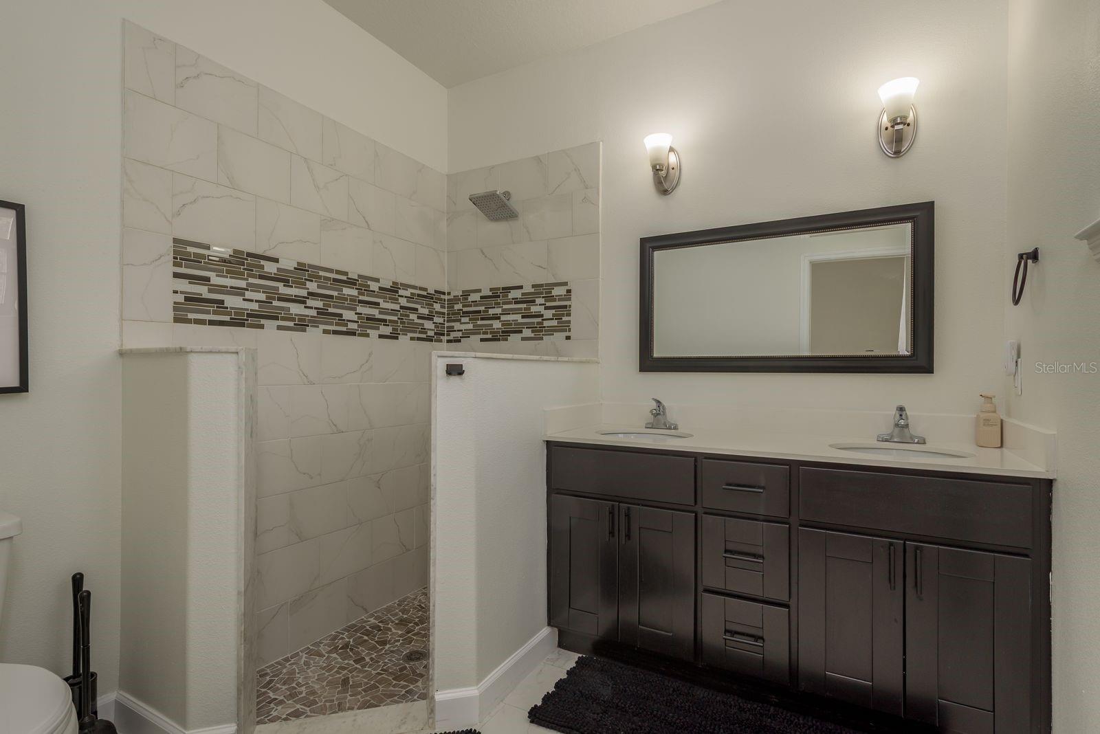 Listing photo id 18 for 8523 Newport Avenue