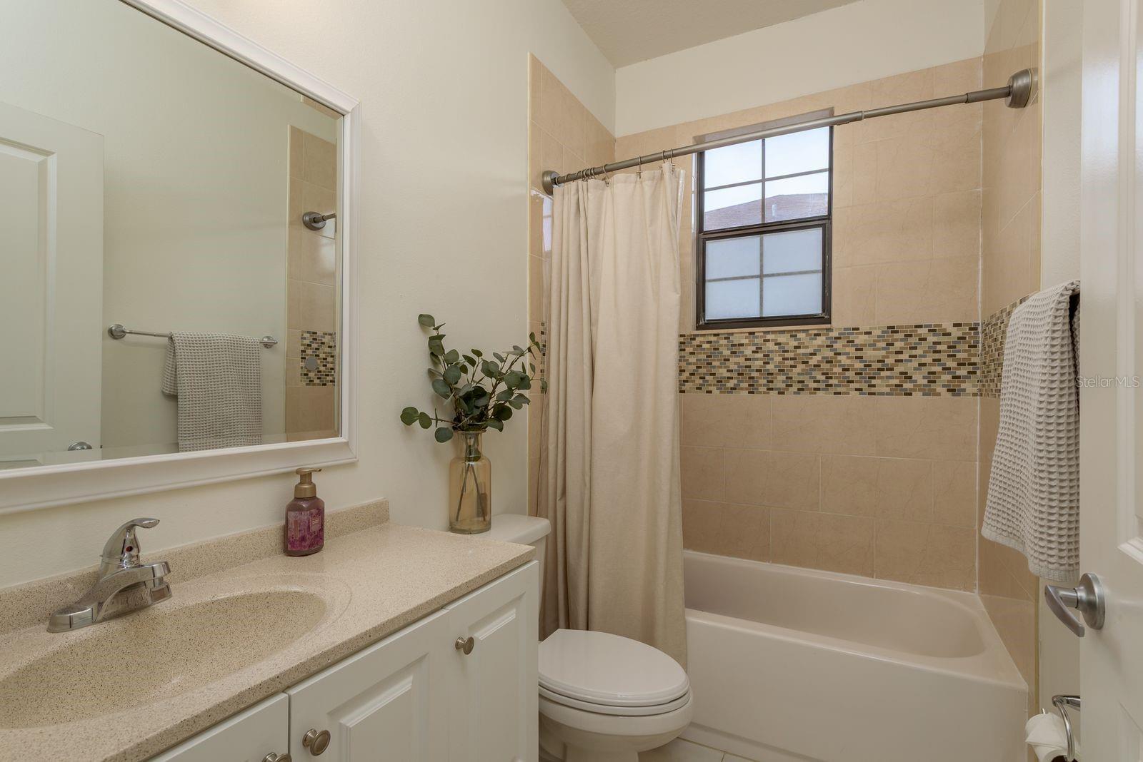 Listing photo id 21 for 8523 Newport Avenue
