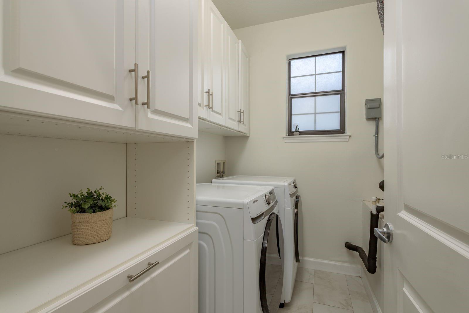 Listing photo id 24 for 8523 Newport Avenue