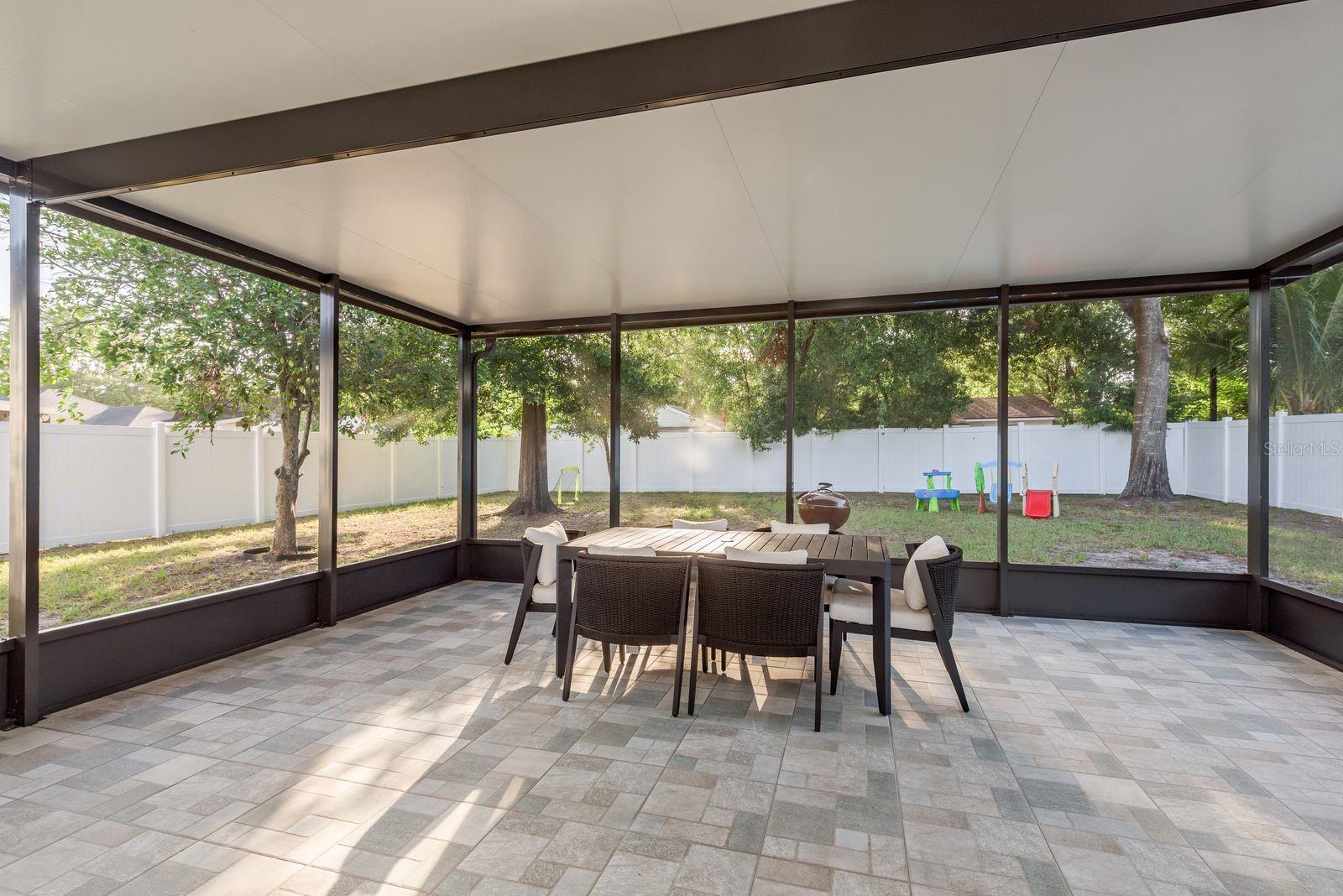 Listing photo id 25 for 8523 Newport Avenue