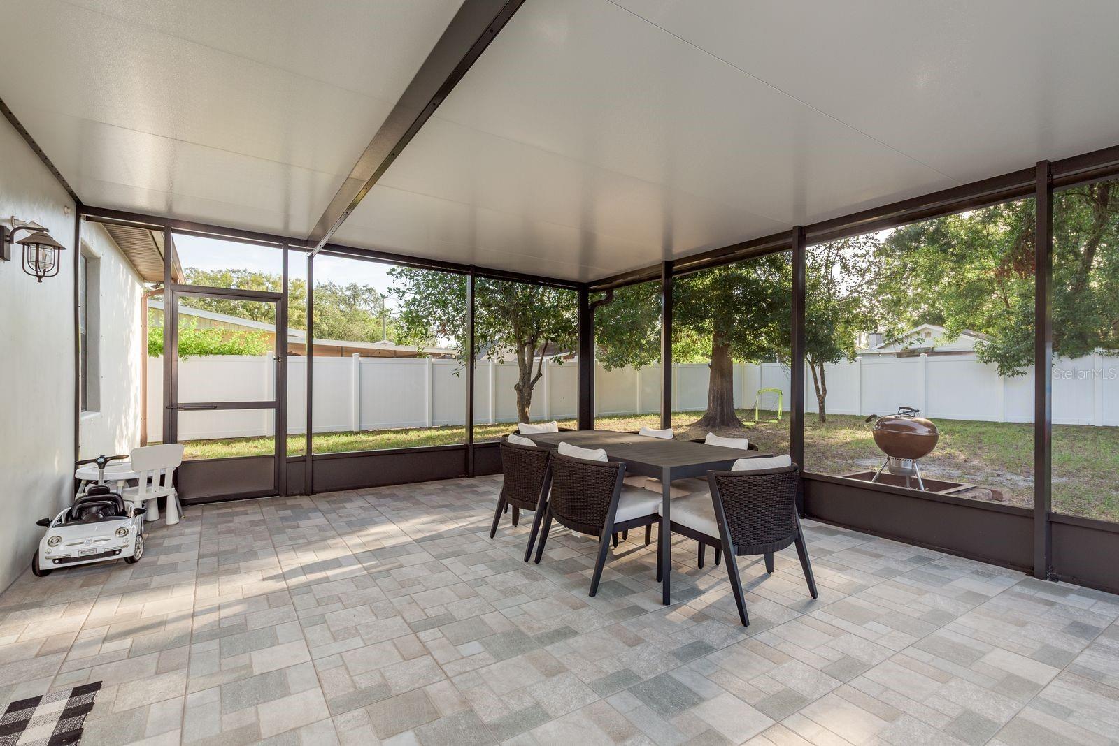 Listing photo id 26 for 8523 Newport Avenue