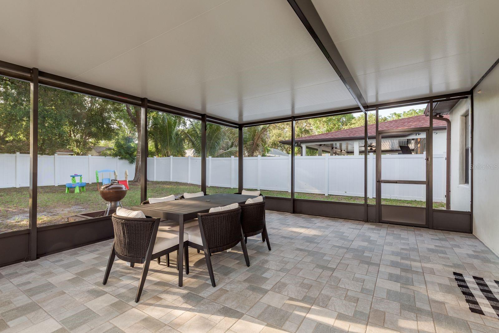 Listing photo id 27 for 8523 Newport Avenue