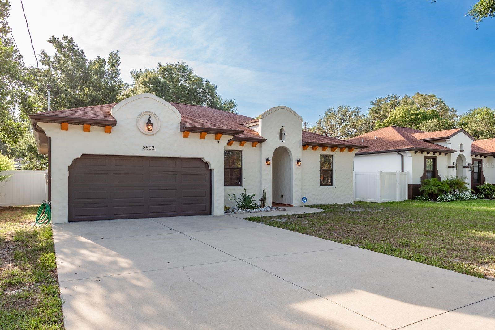 Listing photo id 1 for 8523 Newport Avenue