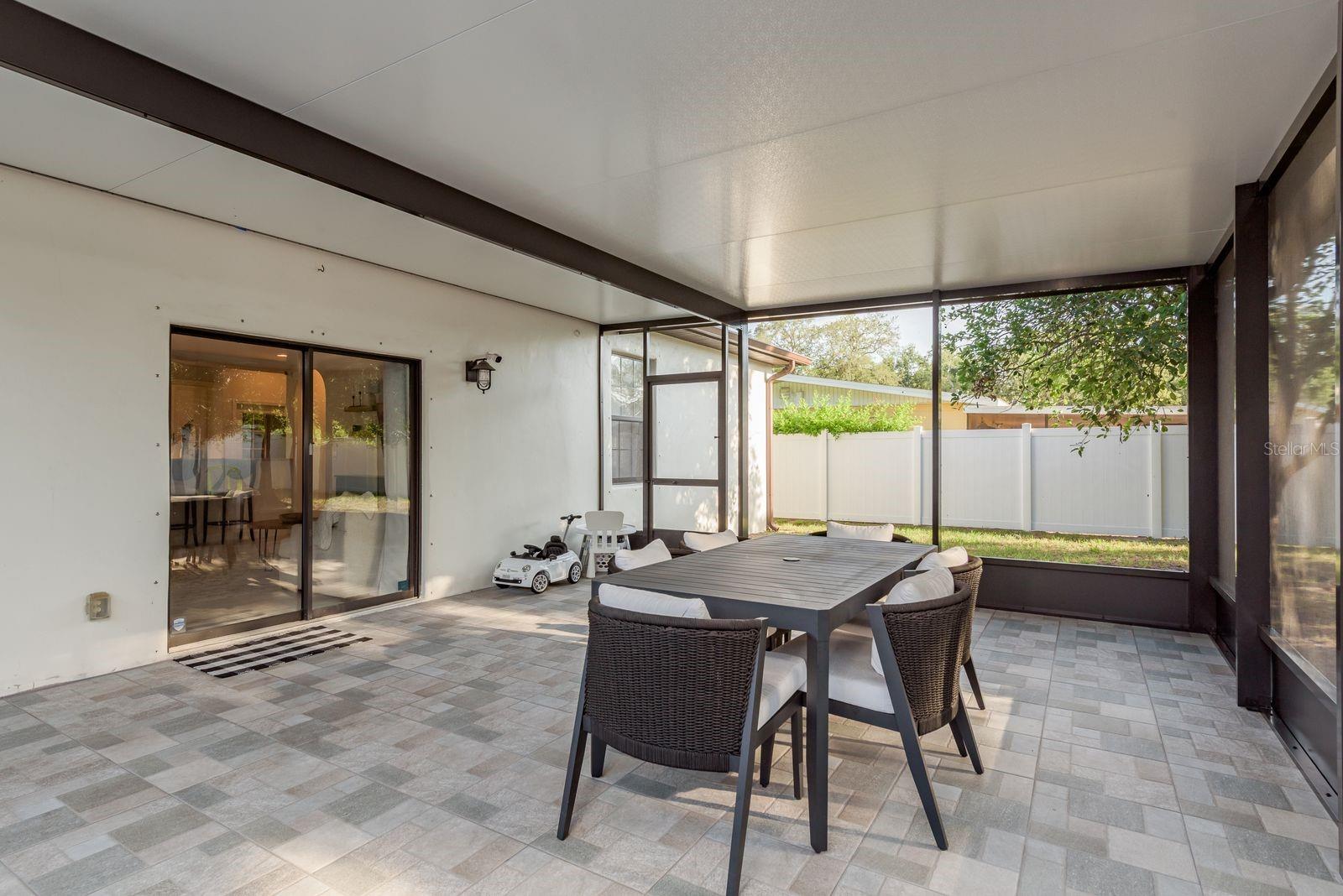 Listing photo id 28 for 8523 Newport Avenue