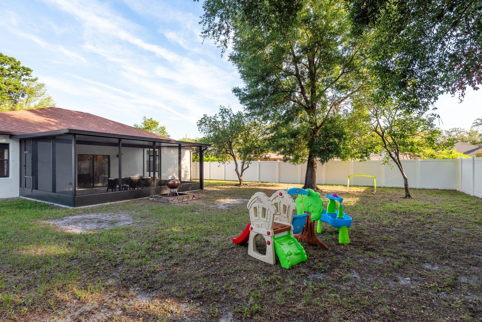 Listing photo id 30 for 8523 Newport Avenue