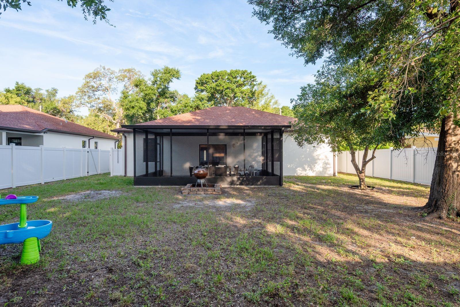 Listing photo id 31 for 8523 Newport Avenue