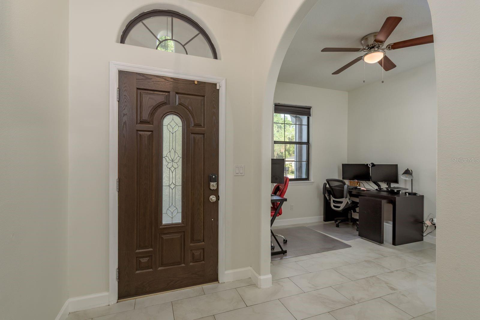 Listing photo id 2 for 8523 Newport Avenue