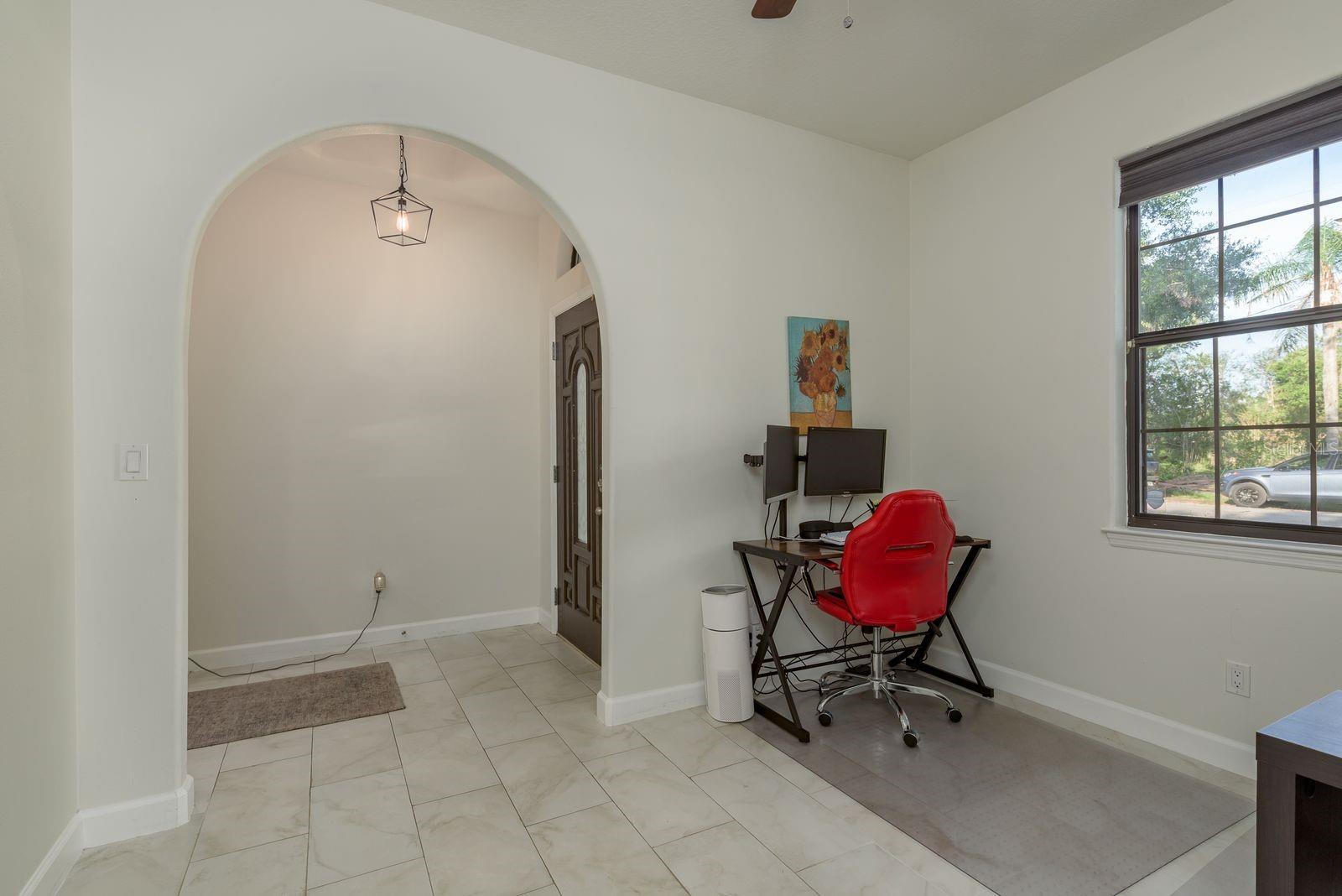 Listing photo id 4 for 8523 Newport Avenue