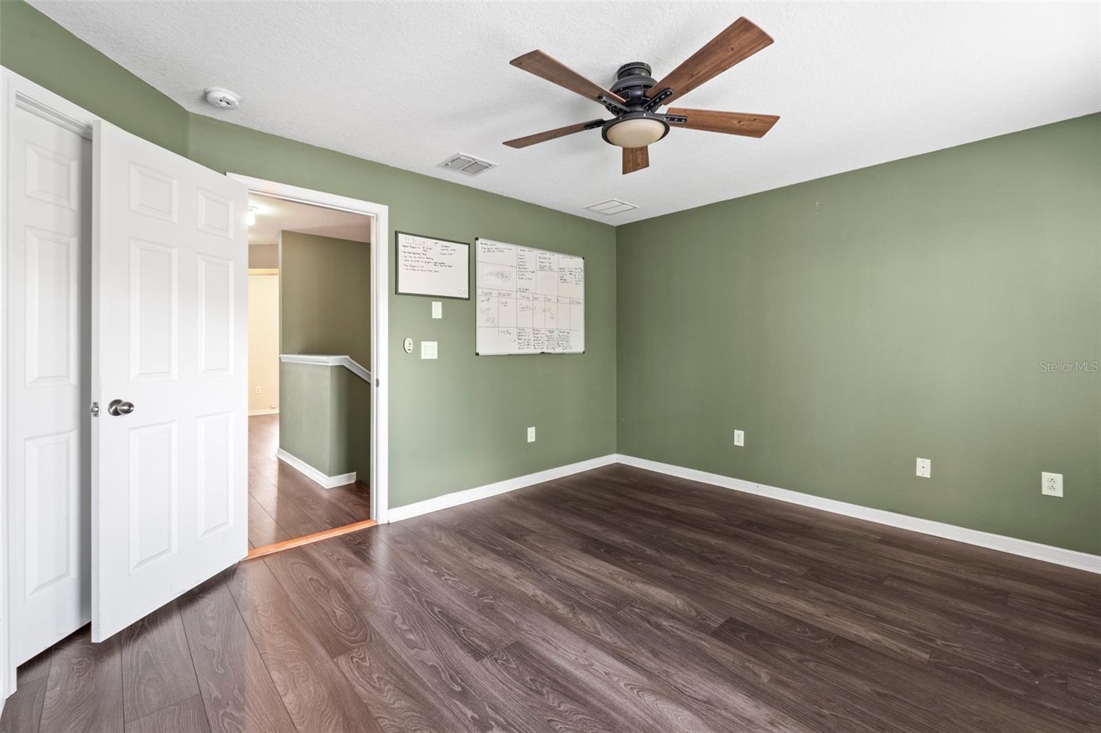 Listing photo id 13 for 7703 Branch Avenue