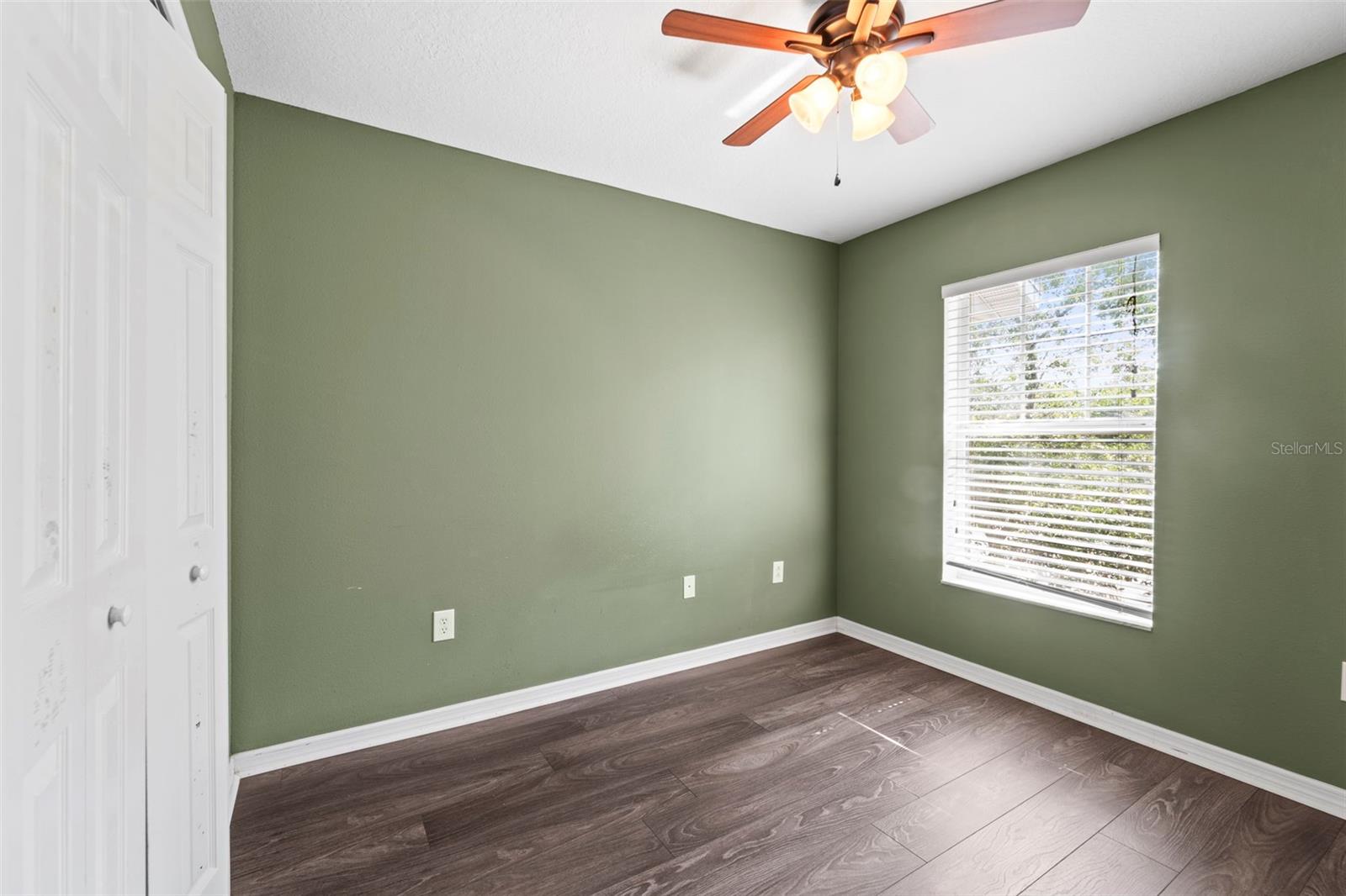 Listing photo id 17 for 7703 Branch Avenue
